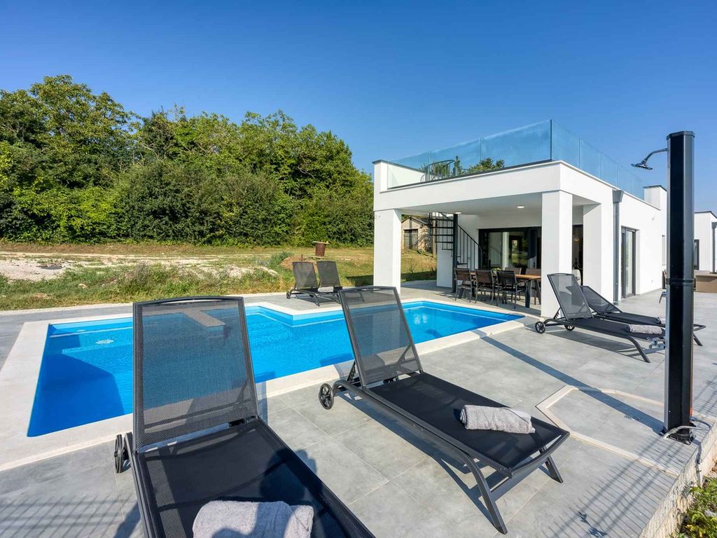 Villa mit Pool, Klimaanlage
