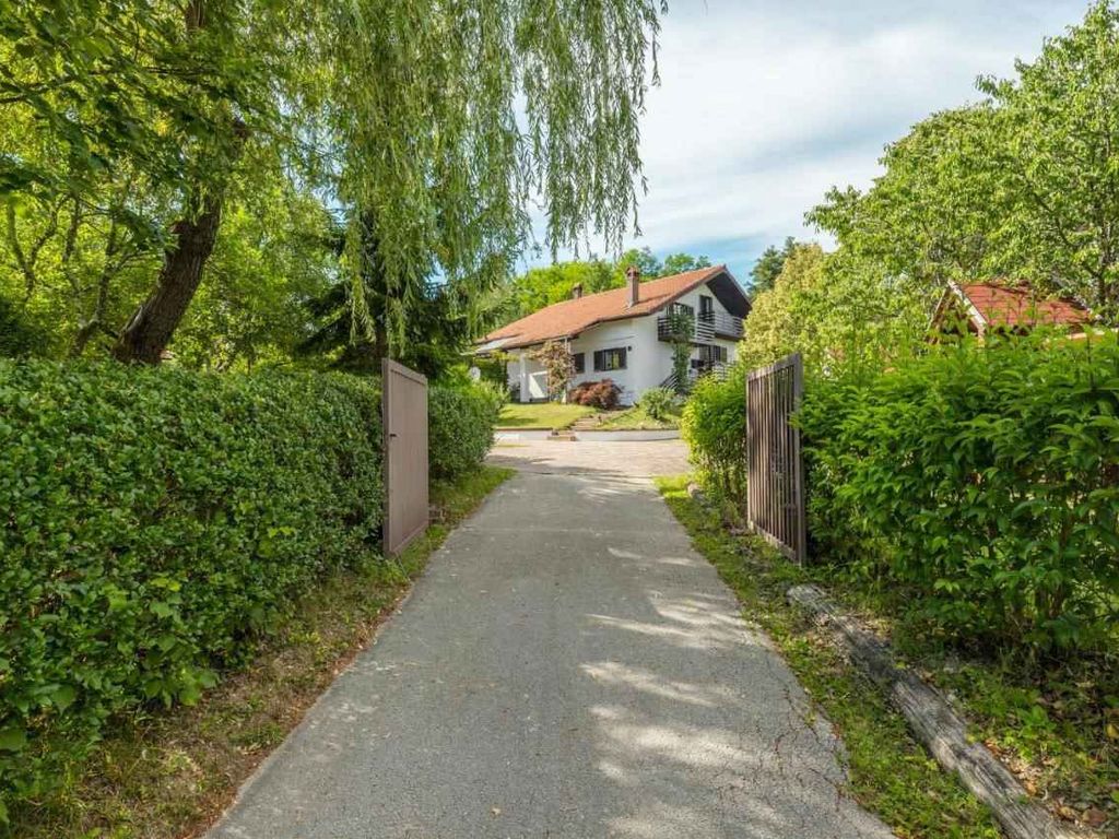 Villa mit beheiztem Pool und Klimaanlage