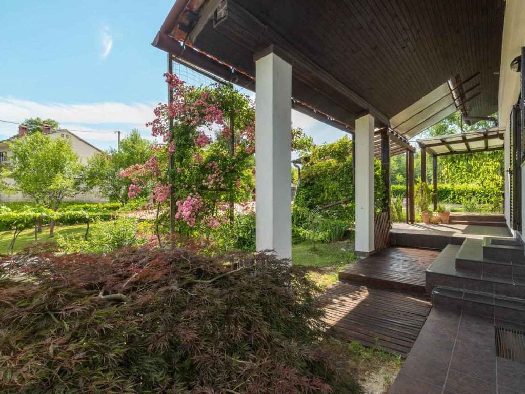 Villa mit beheiztem Pool und Klimaanlage