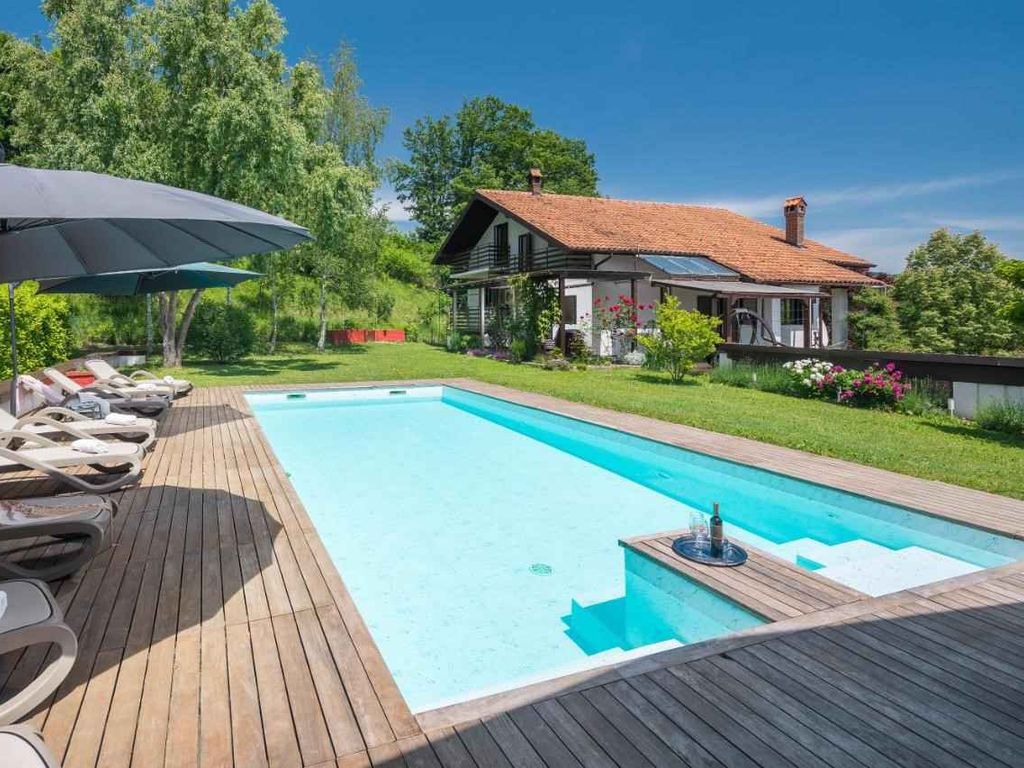 Villa mit beheiztem Pool und Klimaanlage