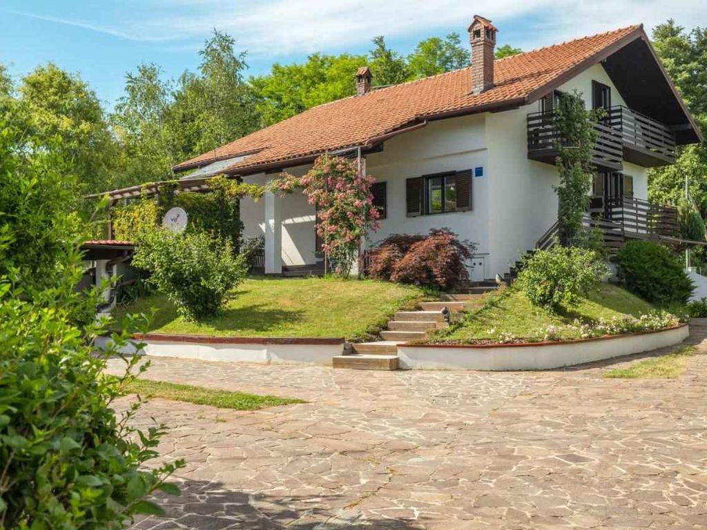 Villa mit beheiztem Pool und Klimaanlage
