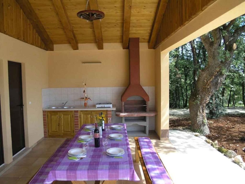 Ferienhaus mit Pool und Klimaanlage