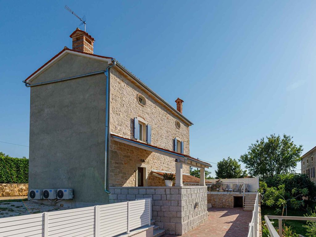 Villa mit Klimaanlage und Pool