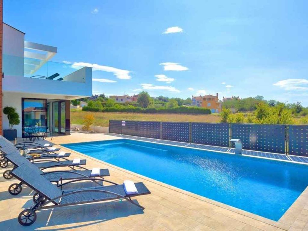 Villa mit Klimaanlage und Pool
