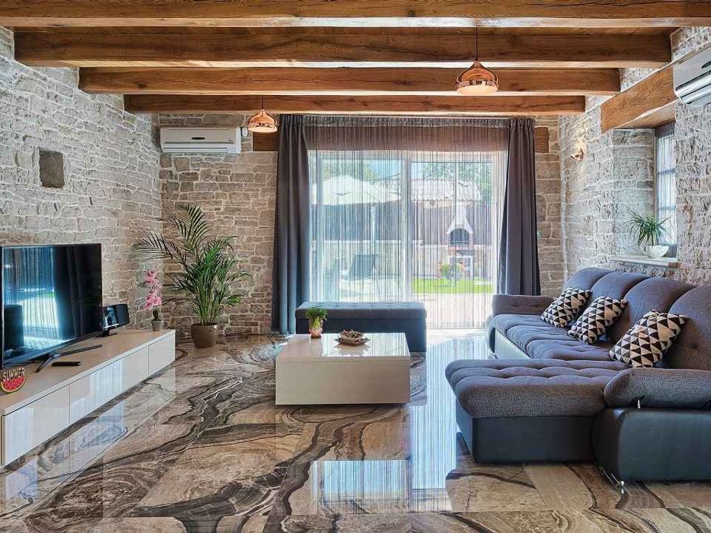Villa mit Pool