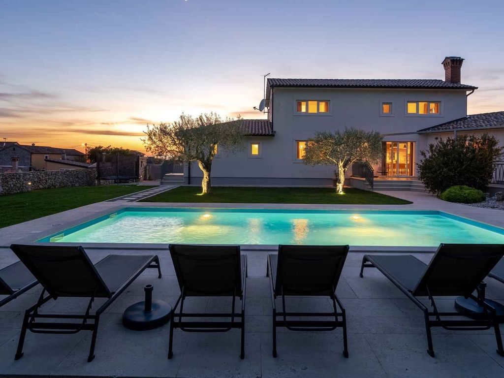 Villa mit Klimaanlage und Pool