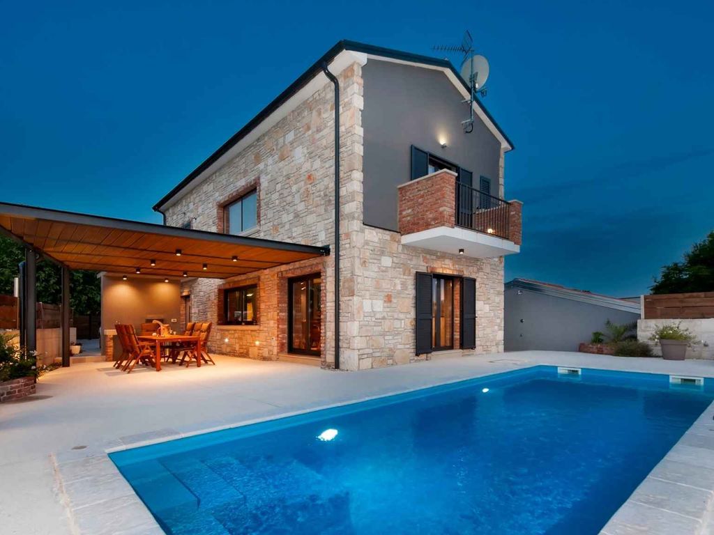 Villa mit Klimaanlage und Pool