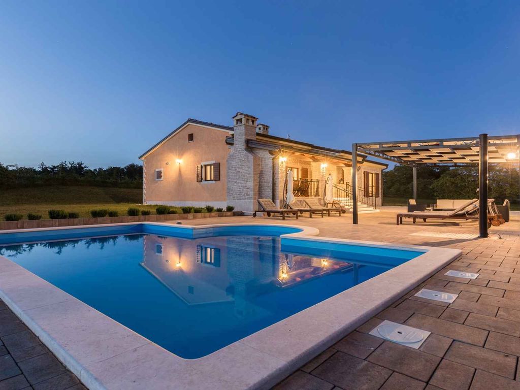 Villa mit Klimaanlage und Pool