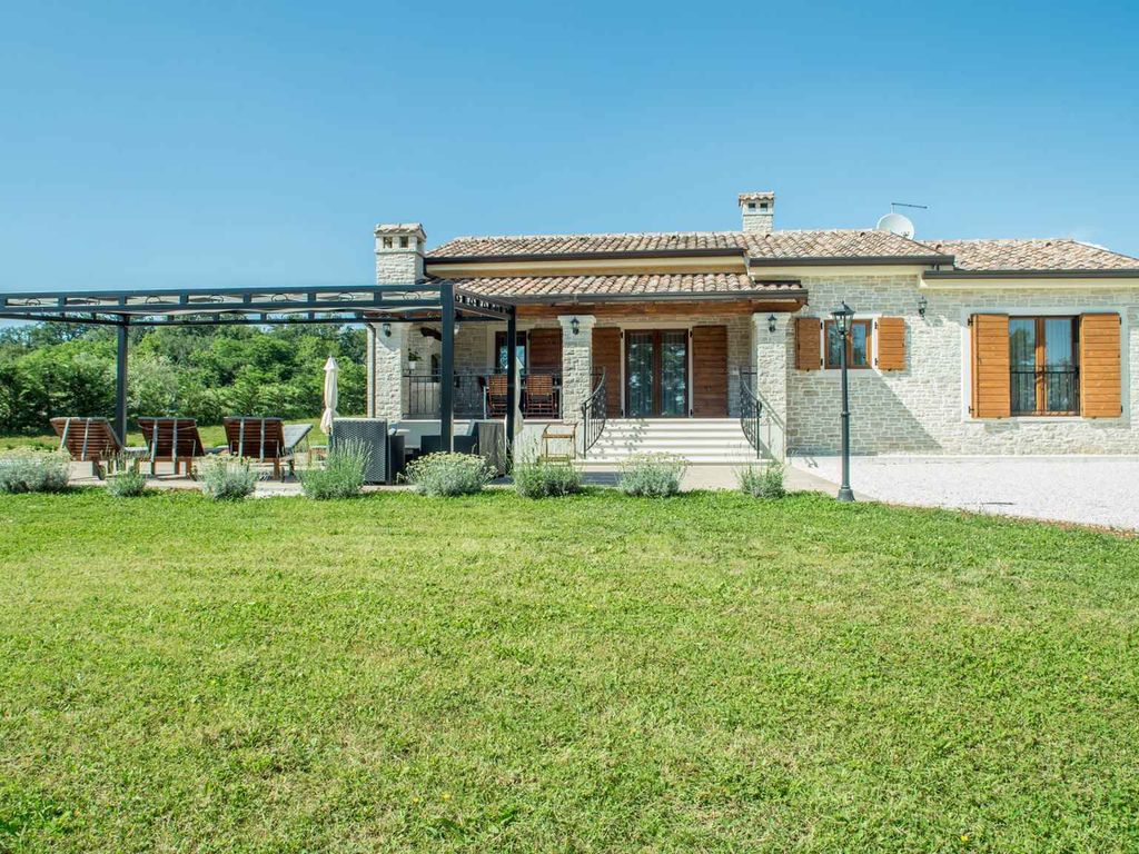 Villa mit Klimaanlage und Pool