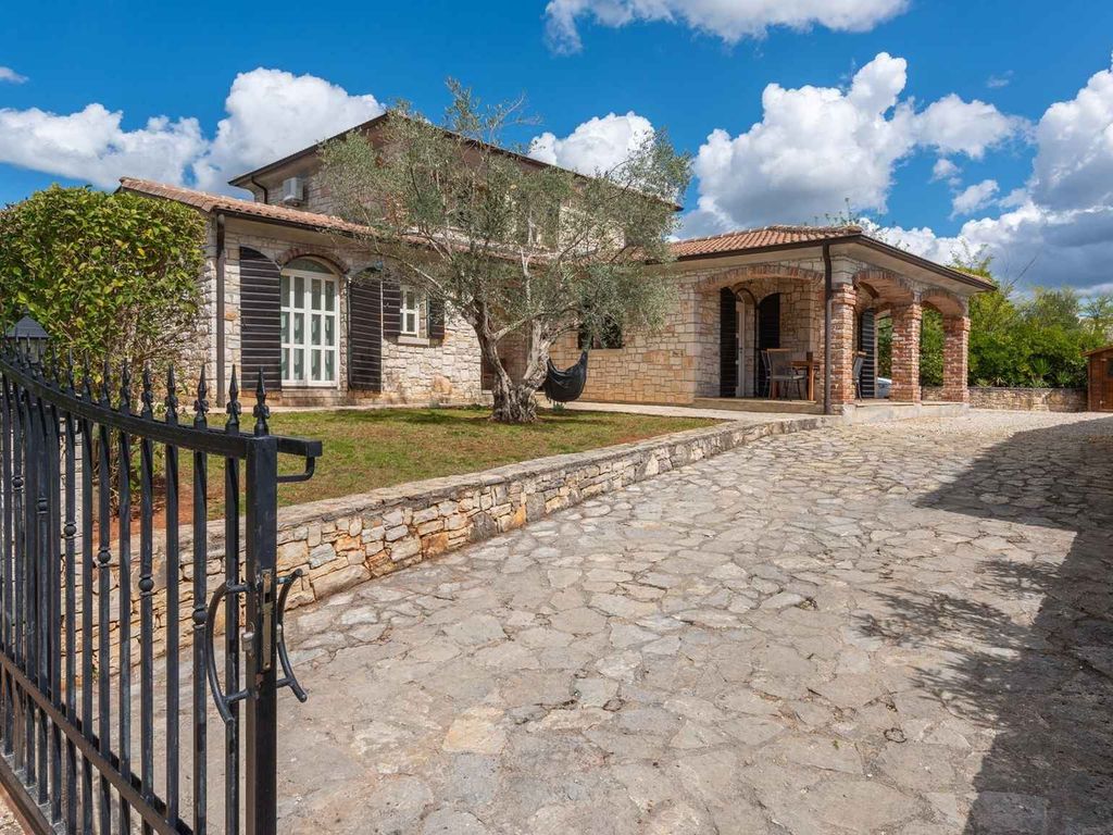Villa mit Klimaanlage und Pool
