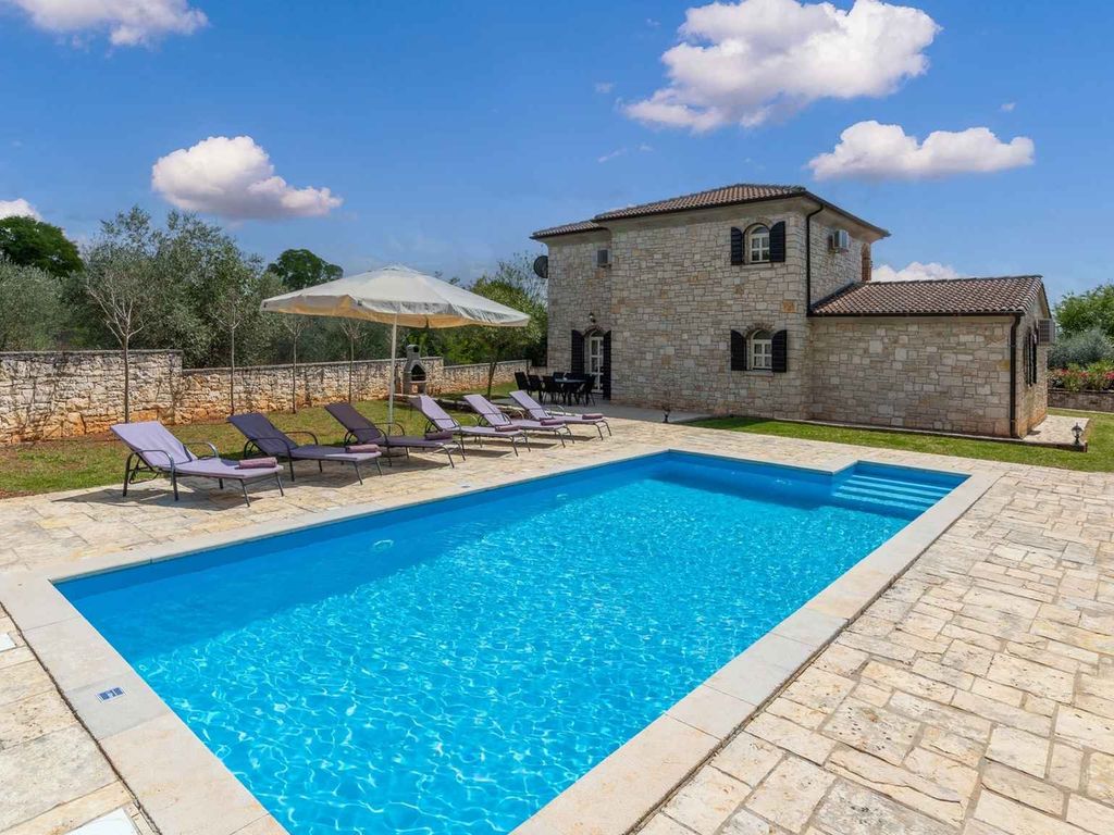 Villa mit Klimaanlage und Pool