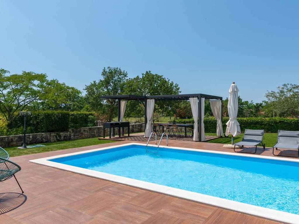 Villa mit Klimaanlage und Pool