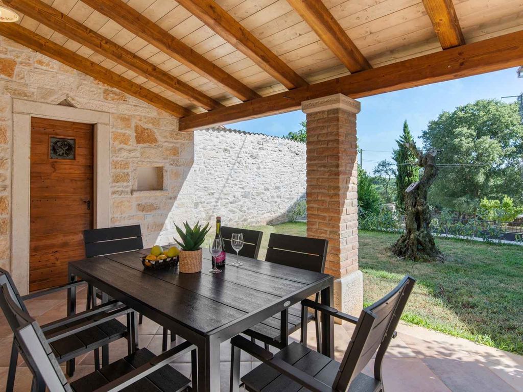 Villa mit Klimaanlage und Garten