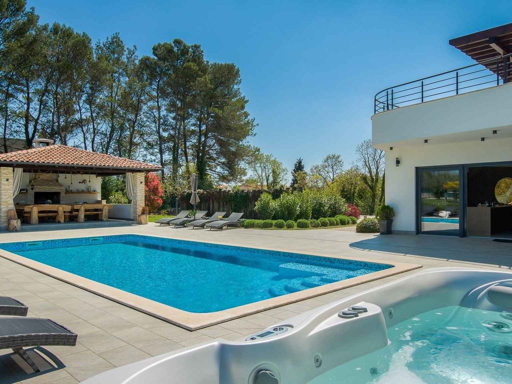 Villa mit Klimaanlage und Pool
