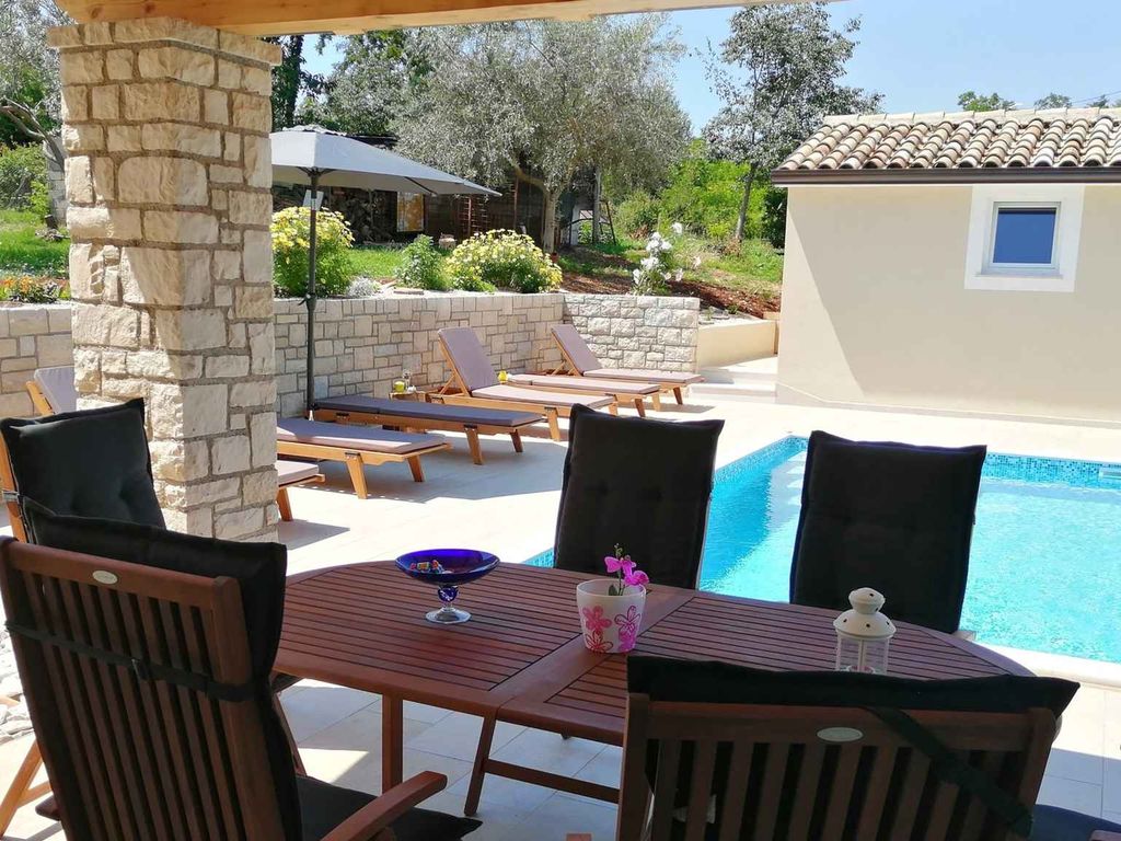 Villa mit Klimaanlage und Pool