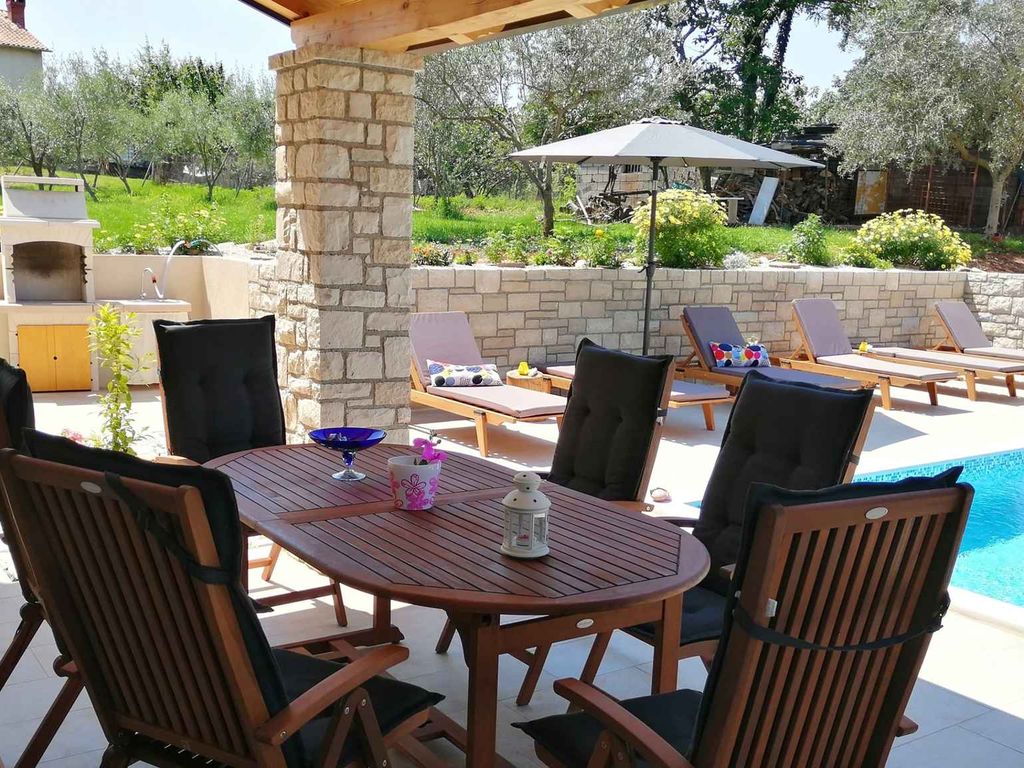 Villa mit Klimaanlage und Pool