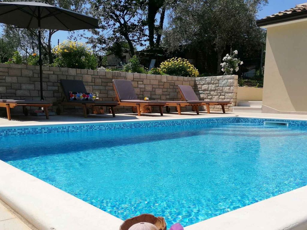 Villa mit Klimaanlage und Pool