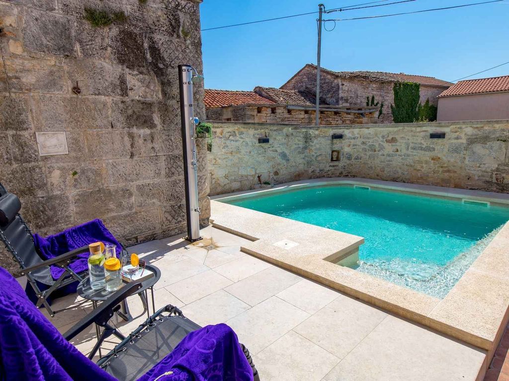 Villa mit Klimaanlage und Pool