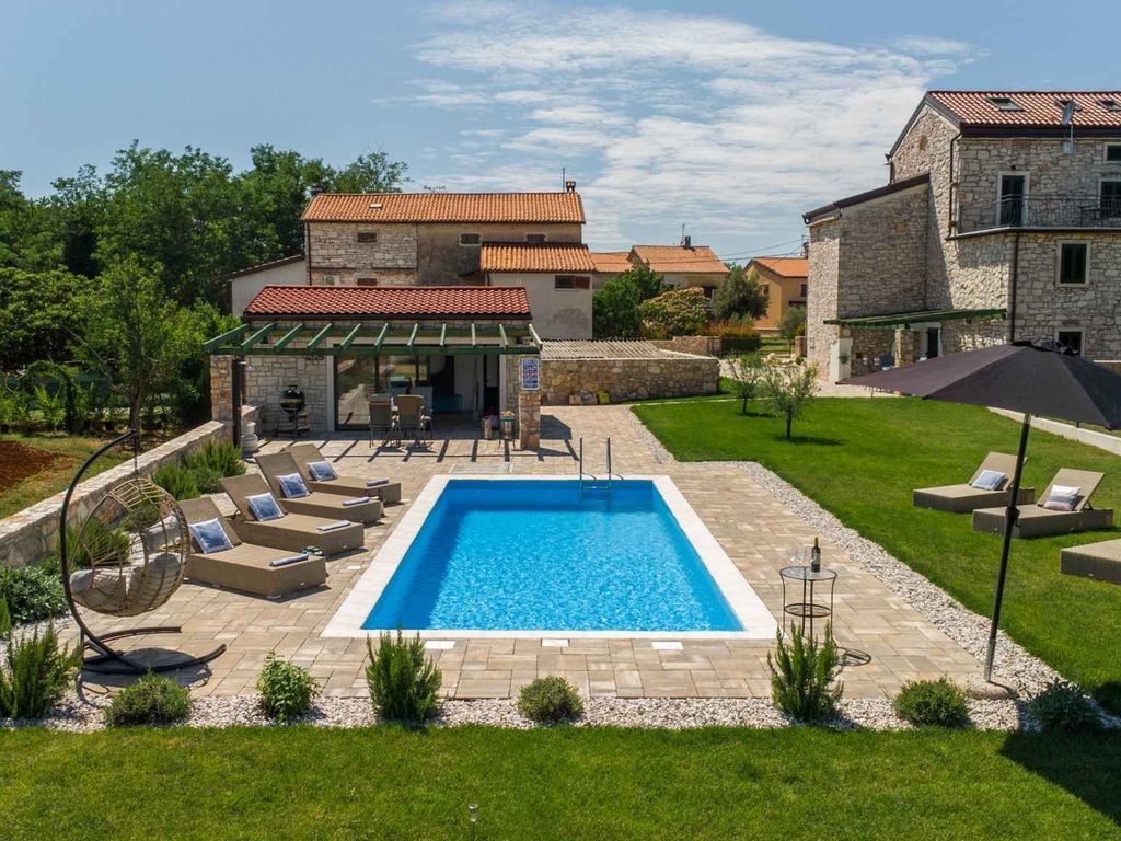 Villa mit Klimaanlage und Pool