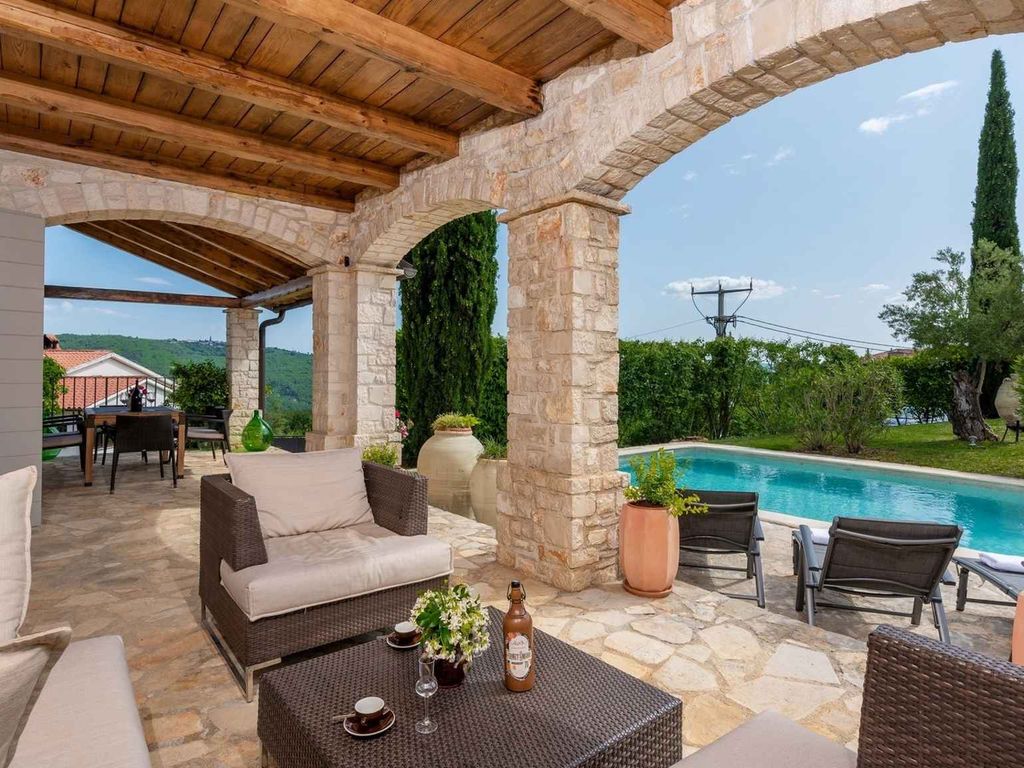 Villa mit Klimaanlage und Pool