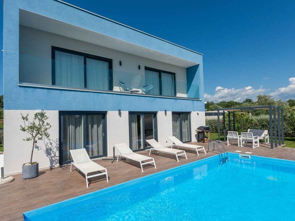 Villa mit Klimaanlage und Pool