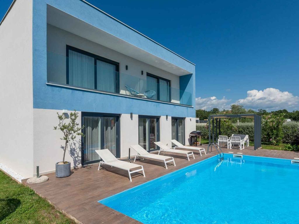 Villa mit Klimaanlage und Pool