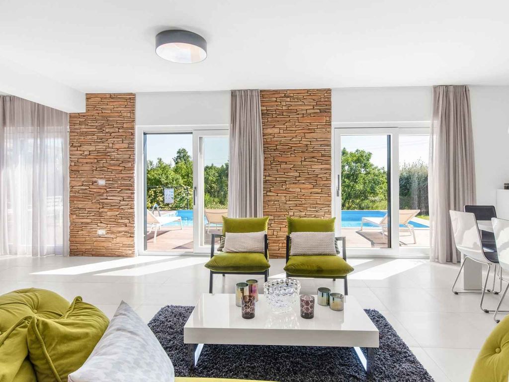 Villa mit Klimaanlage und Pool