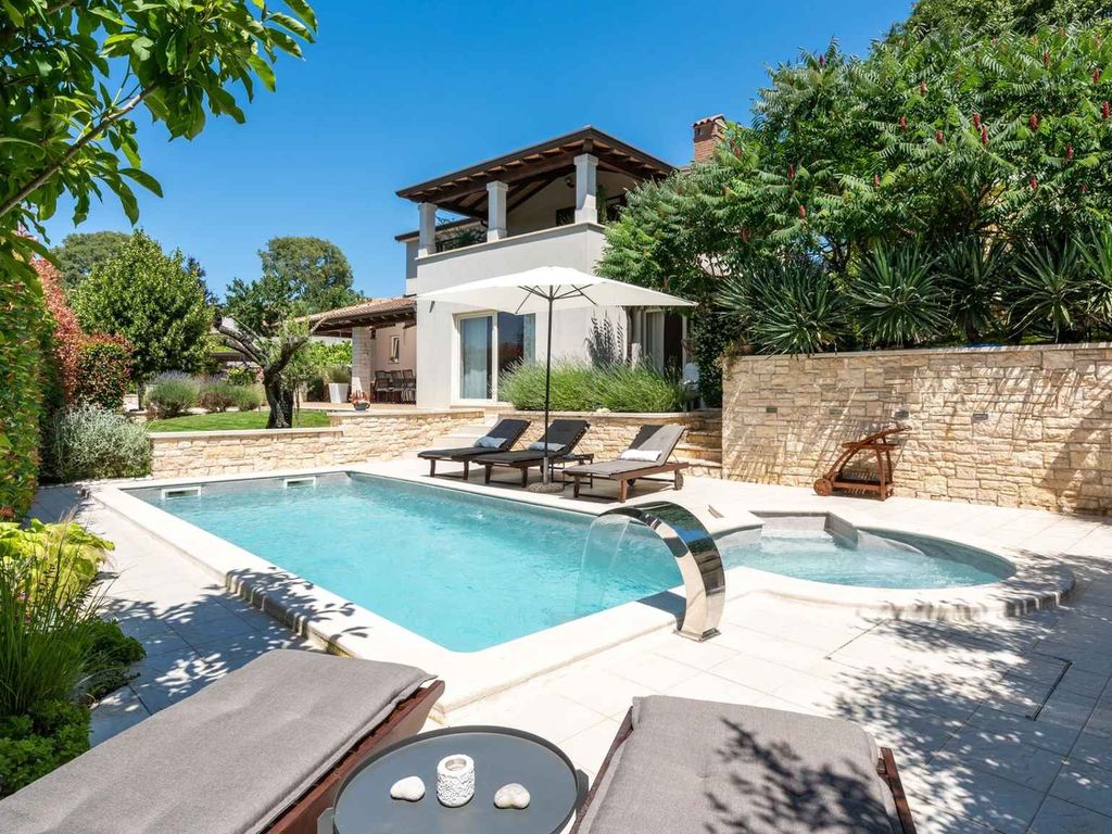 FerienHaus mit Pool und Garten