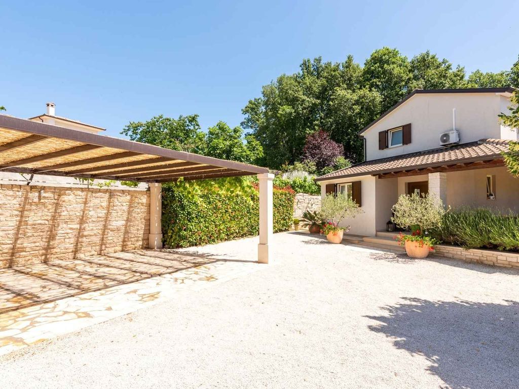 FerienHaus mit Pool und Garten