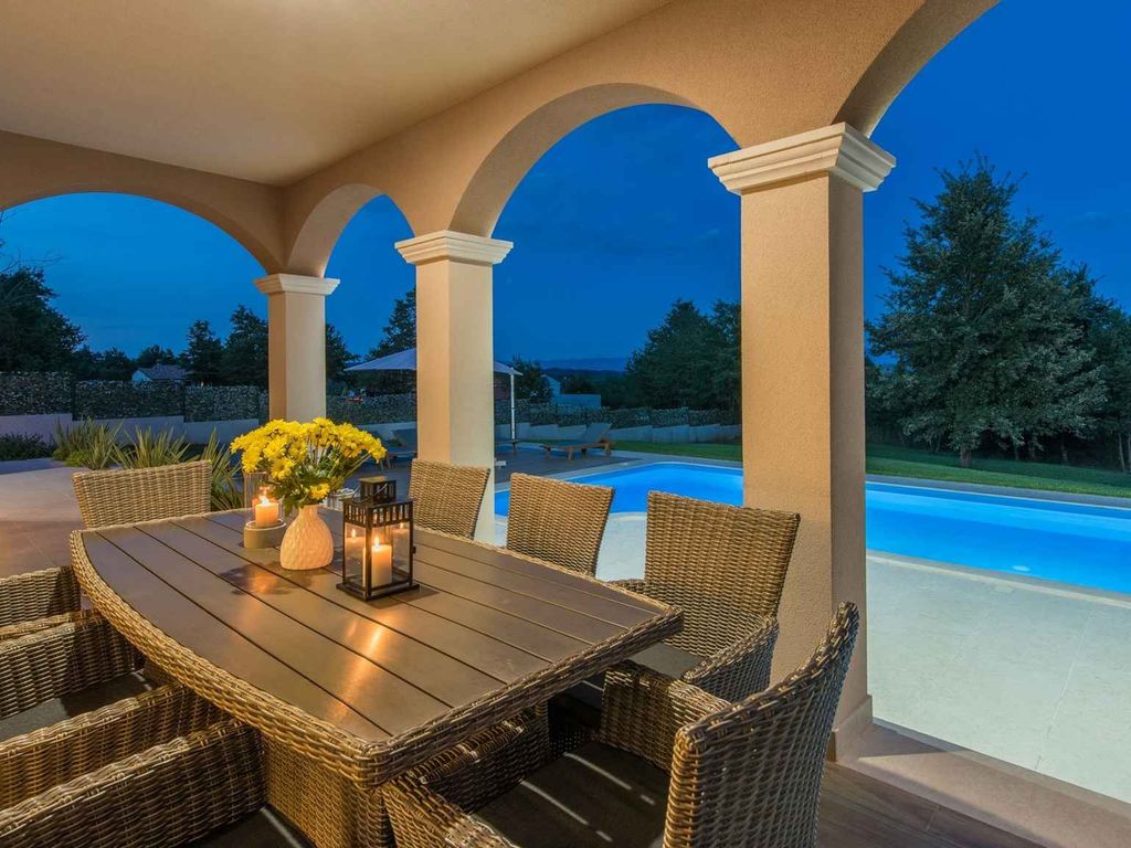 Villa mit Klimaanlage und Pool