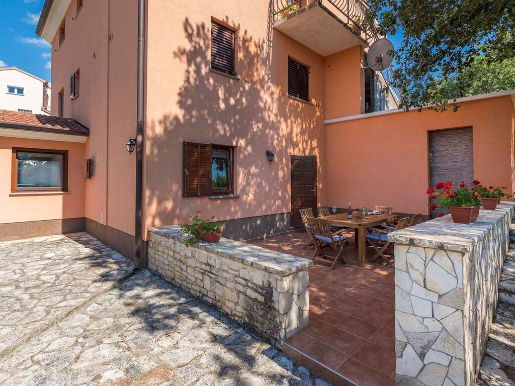 Ferienwohnung mit mediterranem Garten und Grill in ruhiger Lage