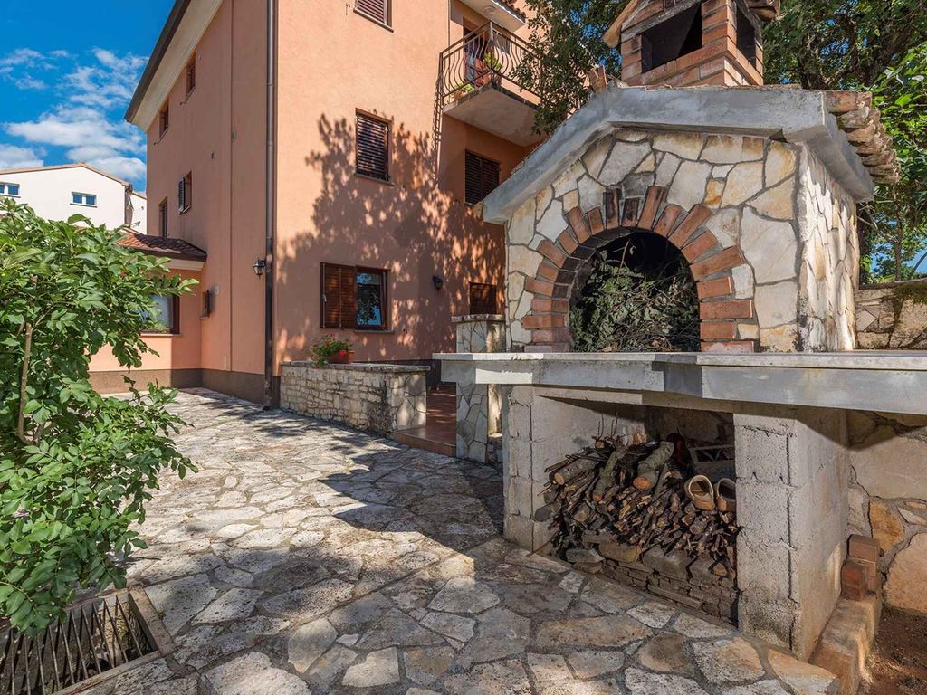 Ferienwohnung mit mediterranem Garten und Grill in ruhiger Lage