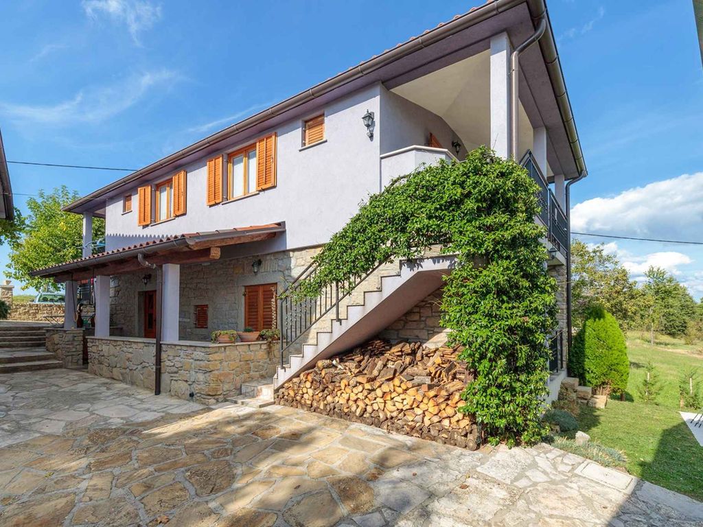 Ferienwohnung mit Terrasse und Balkon
