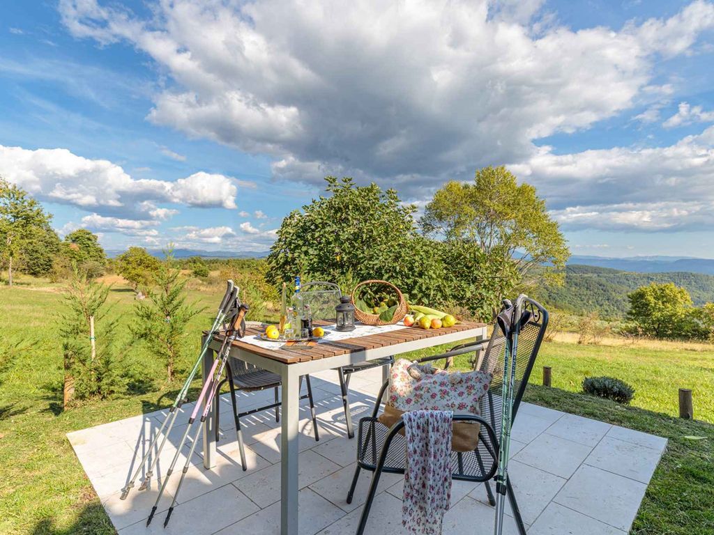 Ferienwohnung mit Terrasse und Balkon