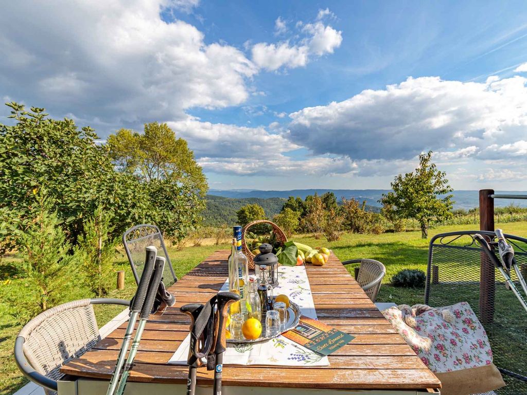 Ferienwohnung mit Terrasse und Balkon