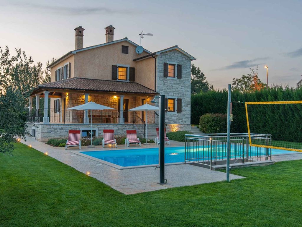 Villa mit Pool und Klimaanlage