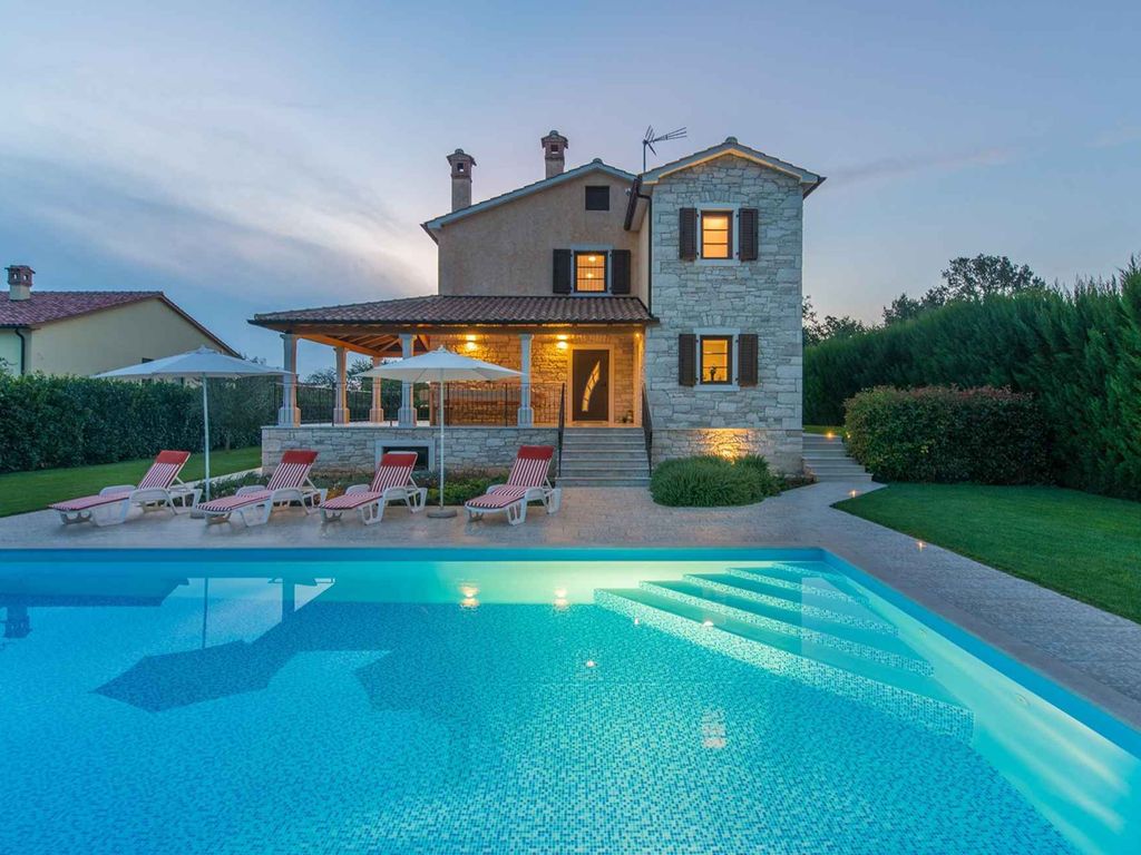 Villa mit Pool und Klimaanlage
