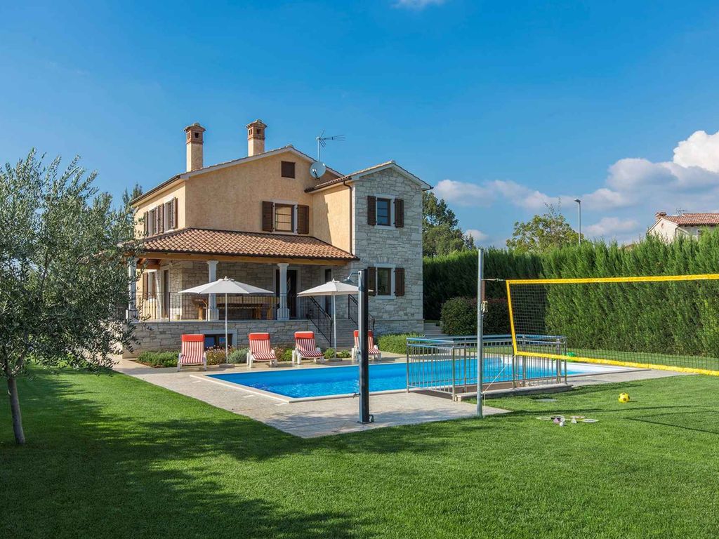 Villa mit Pool und Klimaanlage