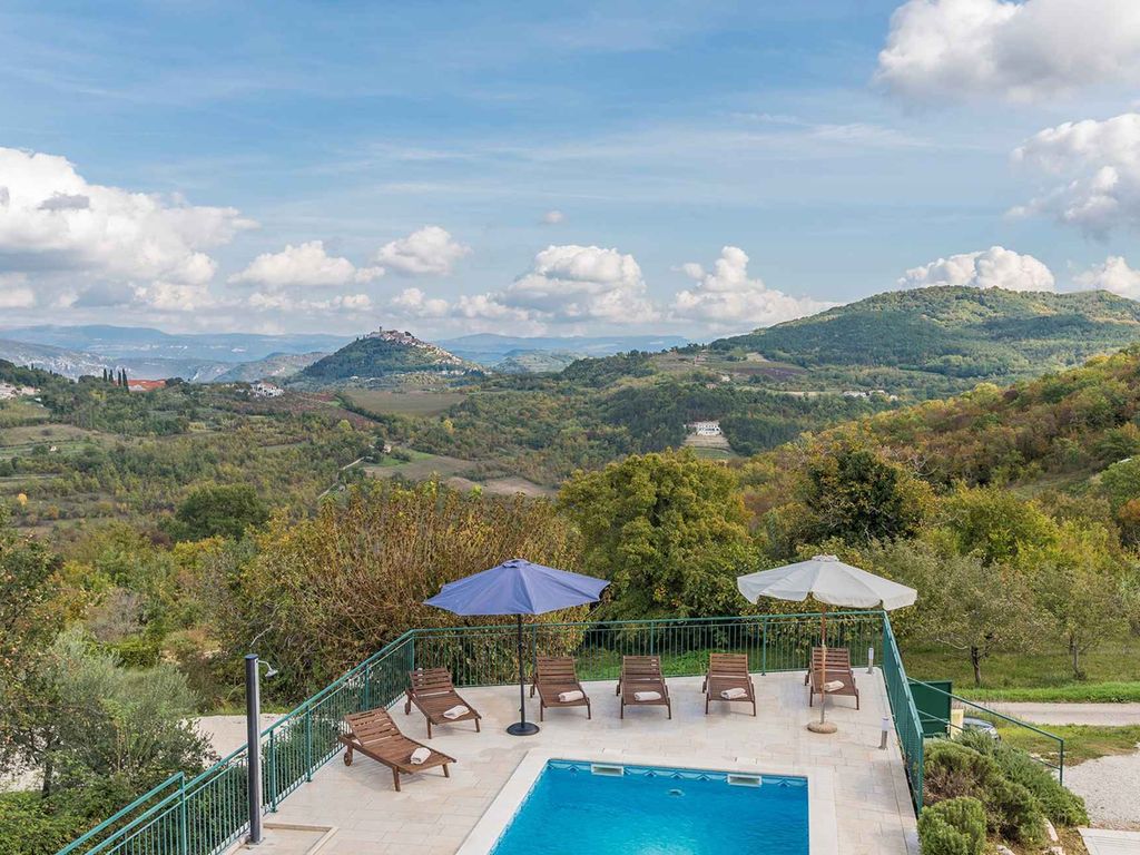 Villa mit Pool und Klimanlage