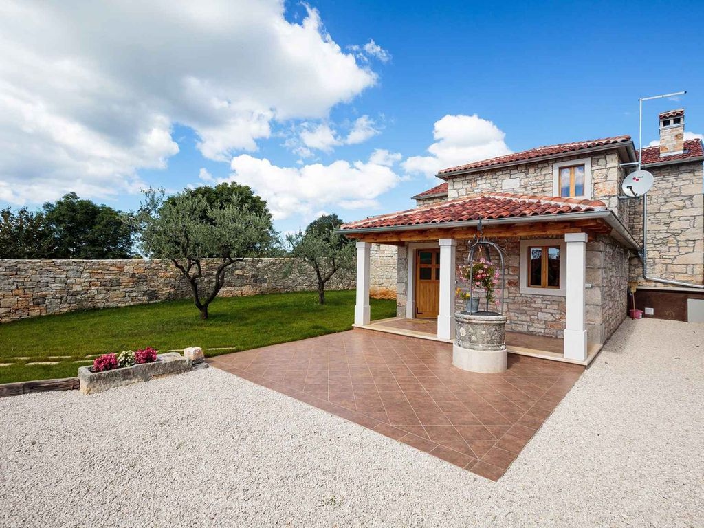 Villa mit Aussenpool