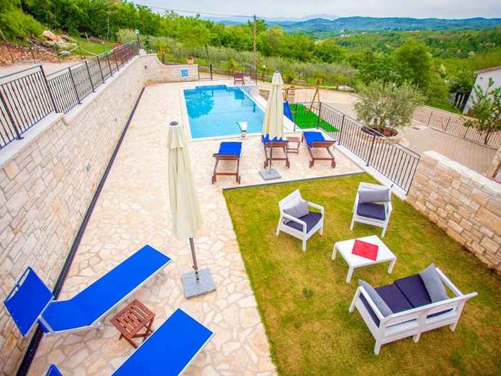 Villa mit Pool und Klimaanlage
