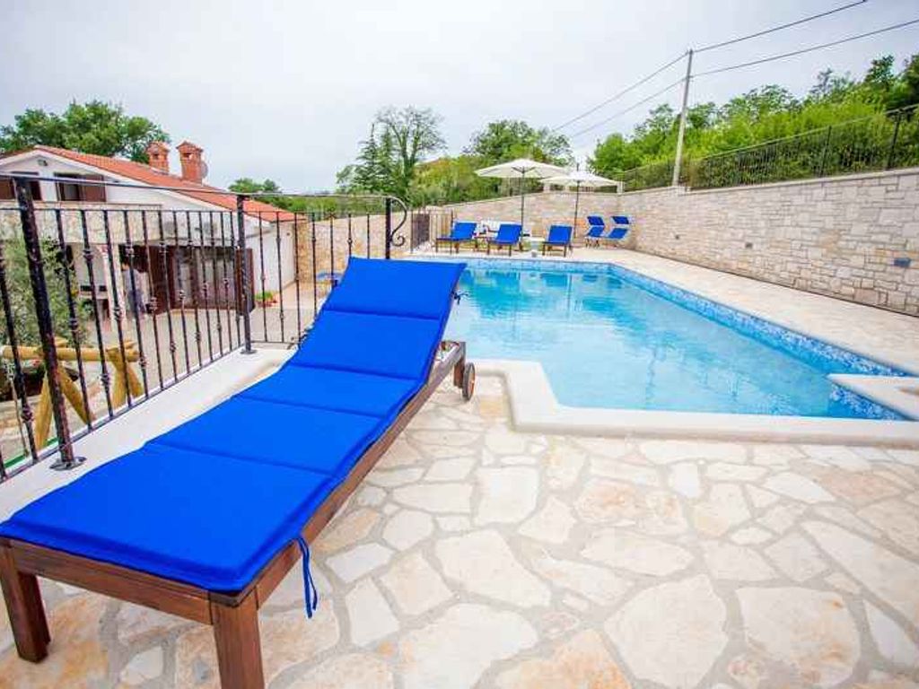Villa mit Pool und Klimaanlage
