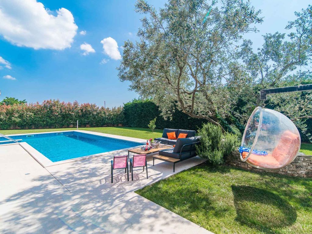 Villa mit Pool und Klimaanlage