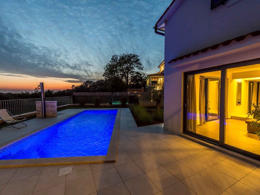 Villa mit Pool und Klimaanlage