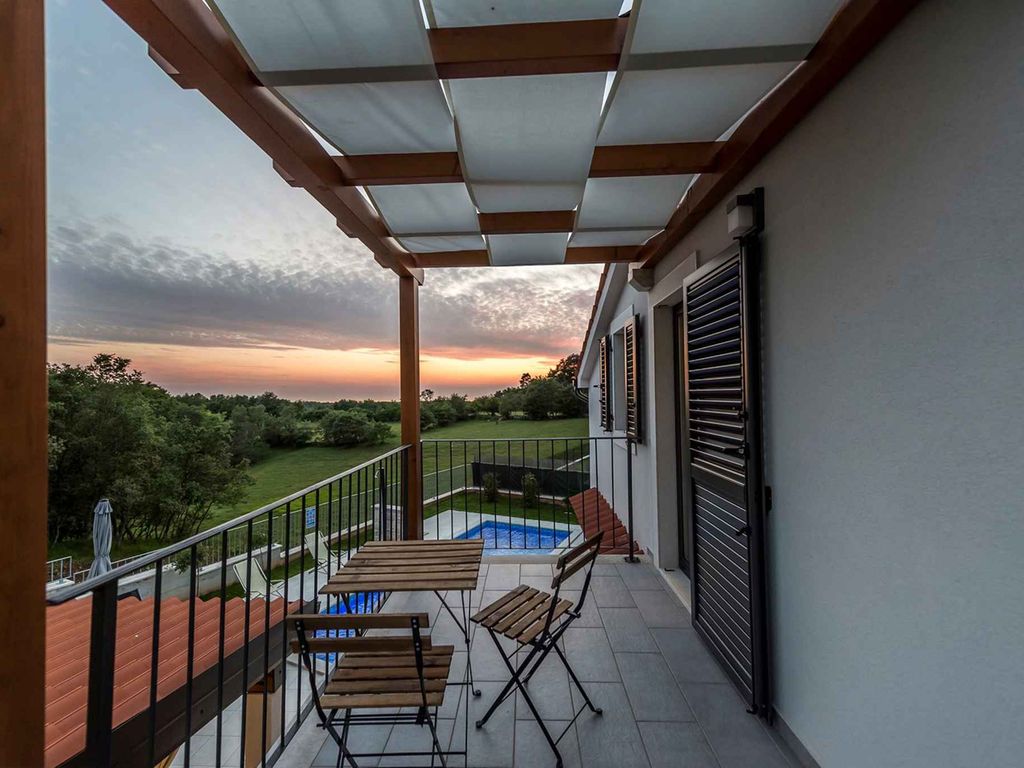 Villa mit Pool und Klimaanlage