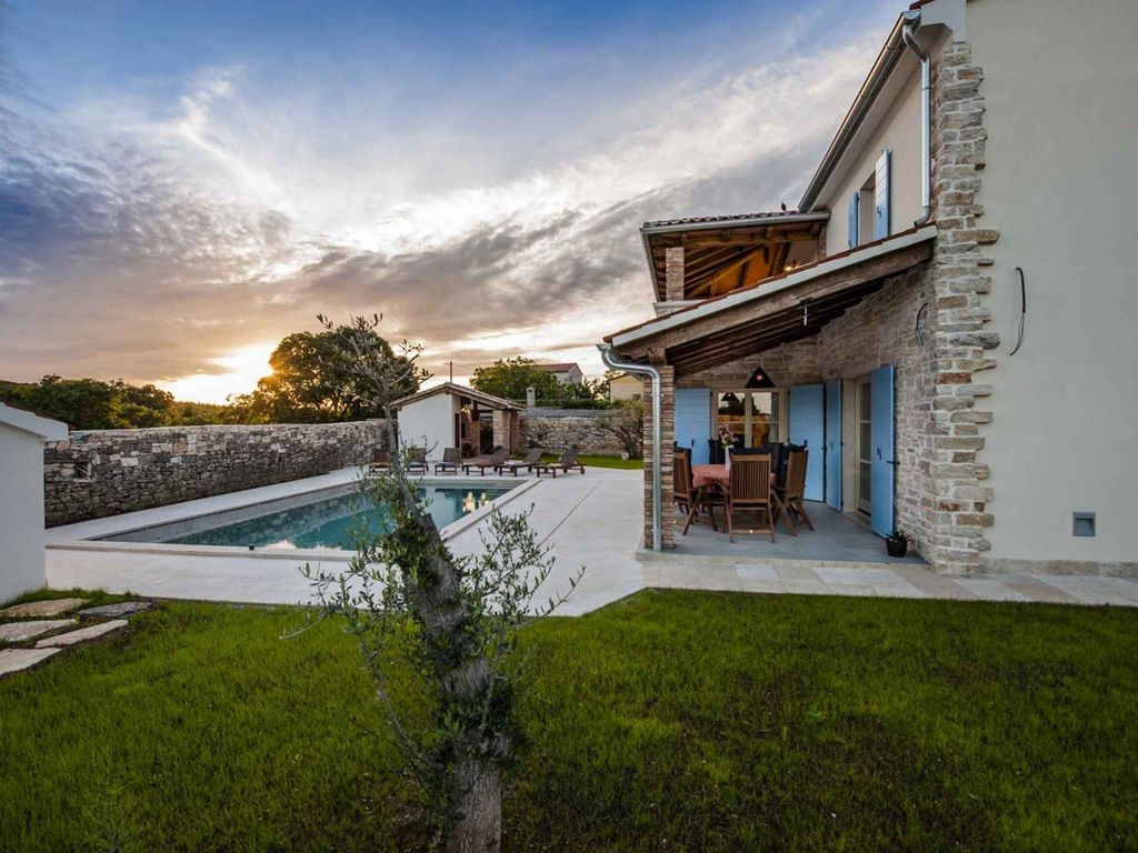 Villa mit Pool und Klimaanlage