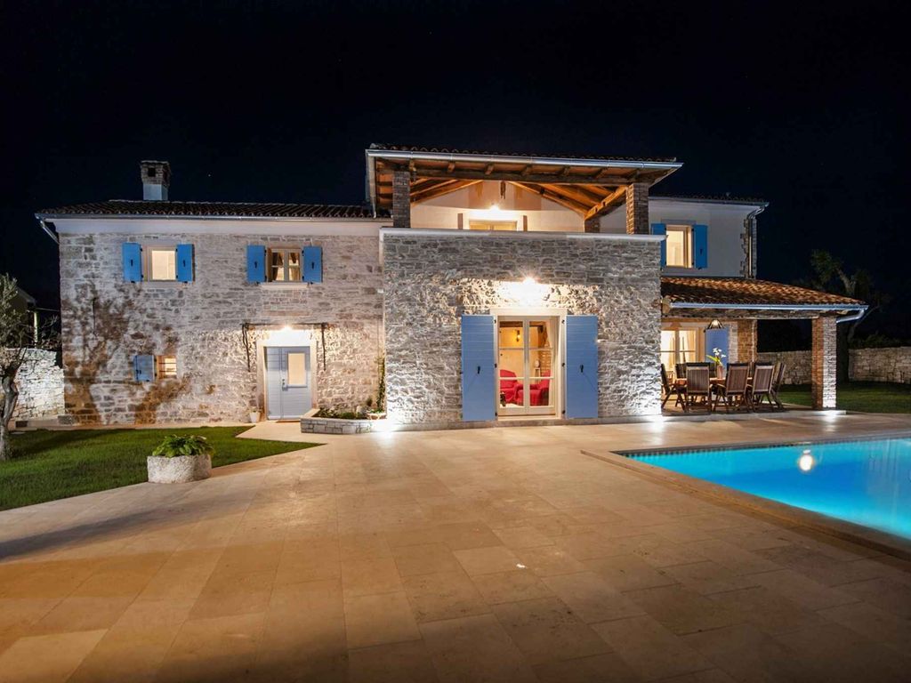 Villa mit Pool und Klimaanlage
