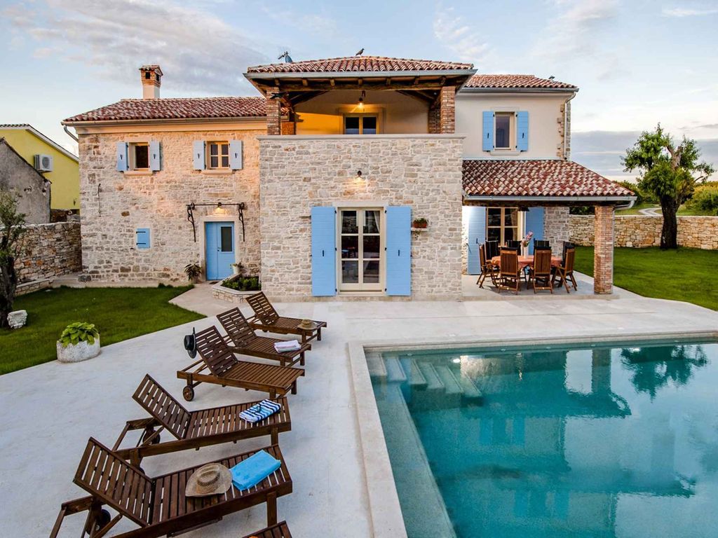 Villa mit Pool und Klimaanlage
