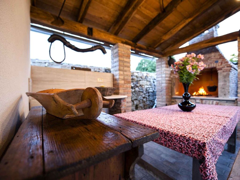 Villa mit Pool und Klimaanlage