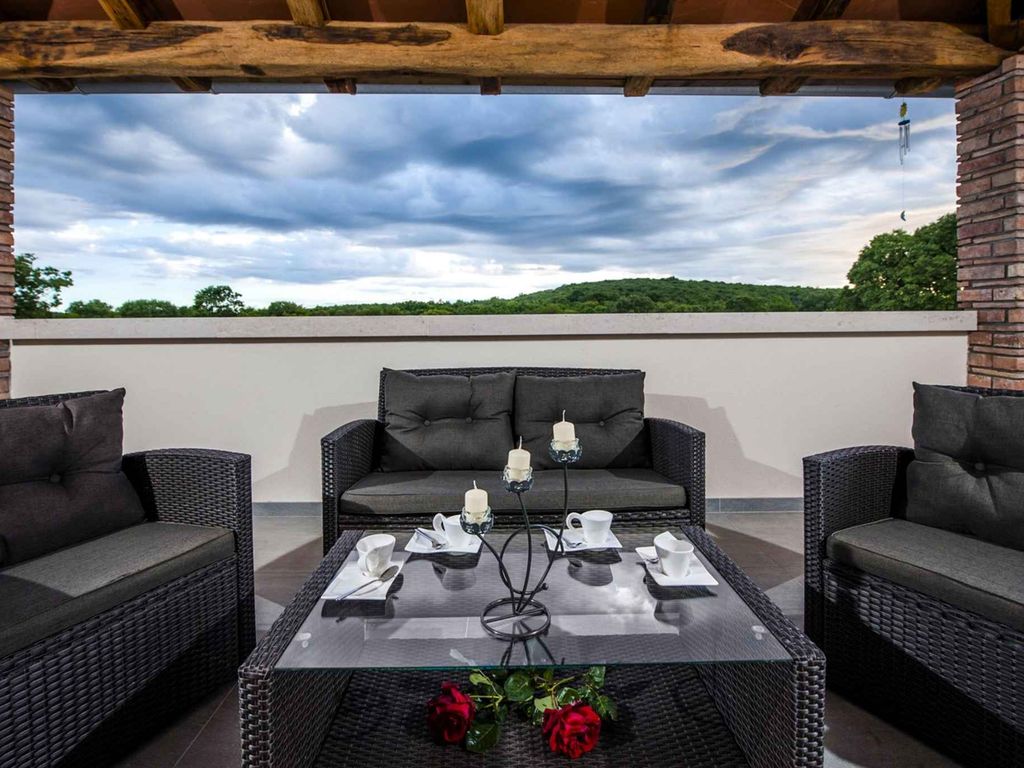 Villa mit Pool und Klimaanlage